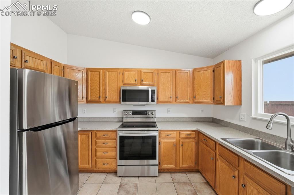 Image 8 of 49: Kitchen