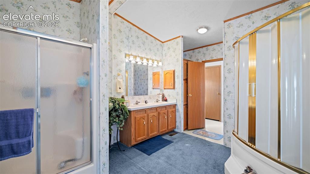 Image 46 of 50: Bathroom