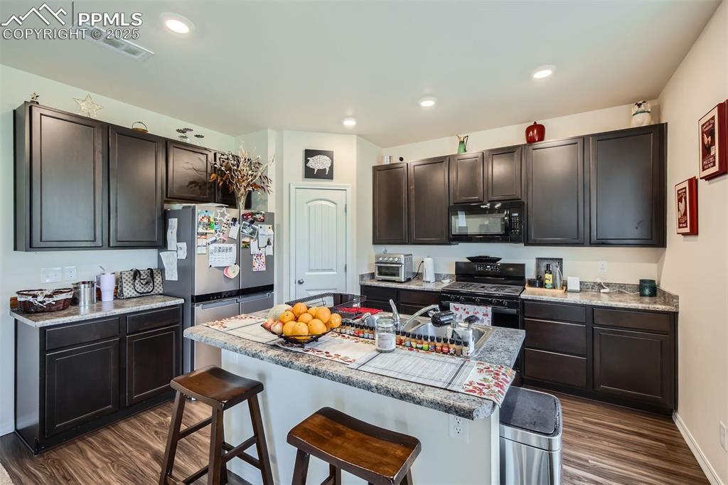 Image 10 of 38: Kitchen