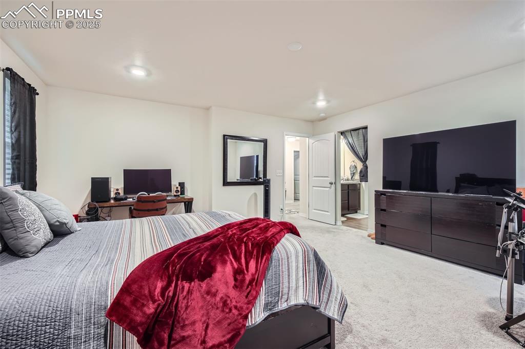 Image 14 of 38: Bedroom