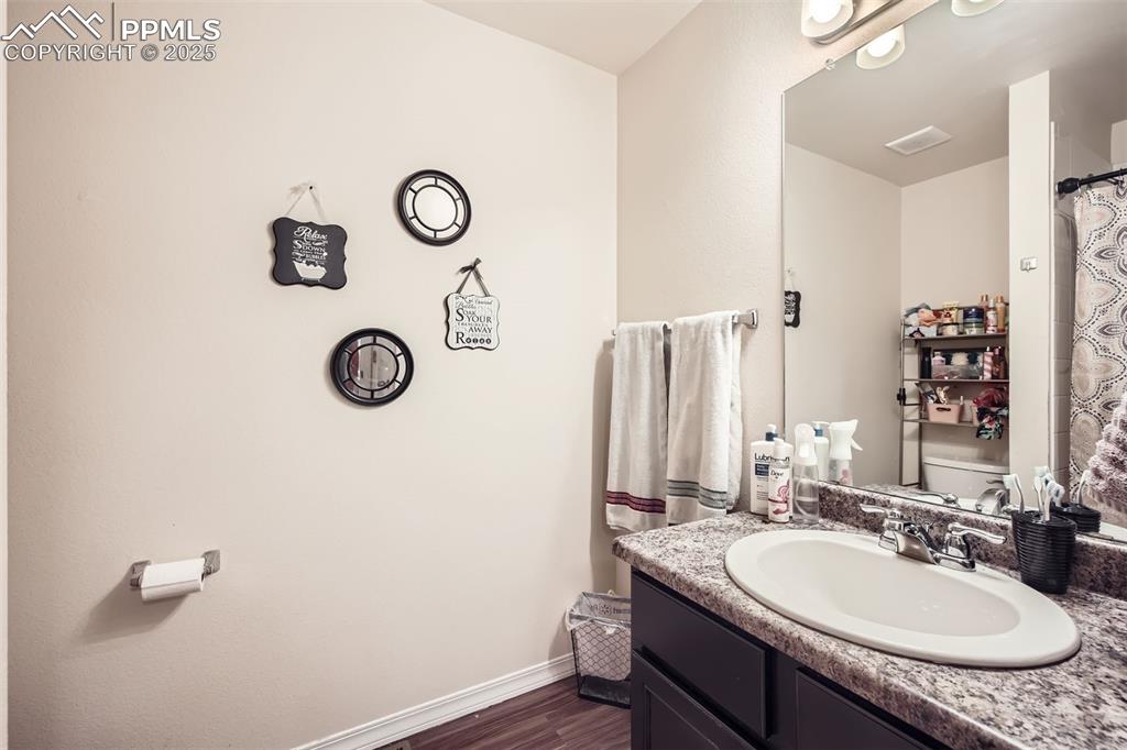 Image 24 of 38: Bathroom