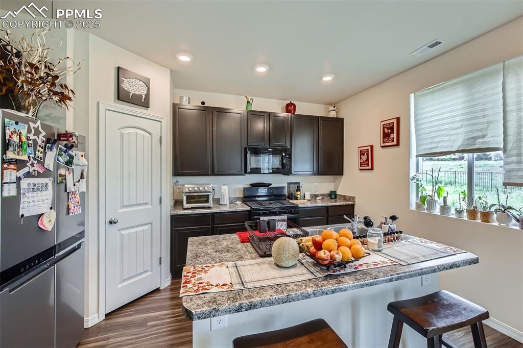 Image 9 of 38: Kitchen