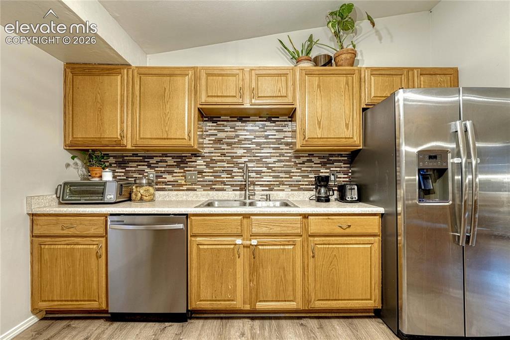Image 11 of 50: Kitchen