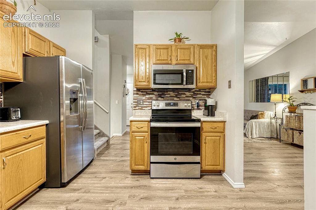 Image 12 of 50: Kitchen