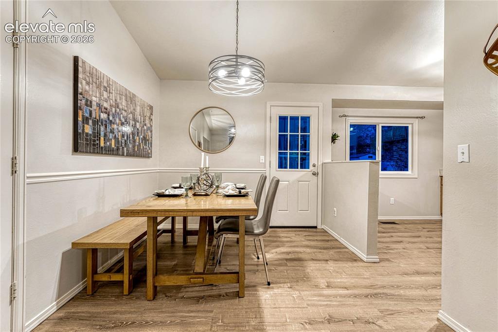 Image 6 of 50: Dining Area