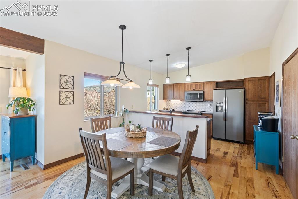 Image 14 of 47: Kitchen