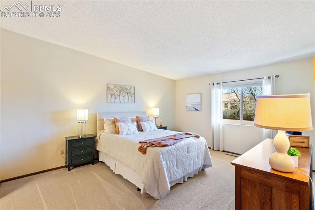 Image 15 of 47: Kitchen