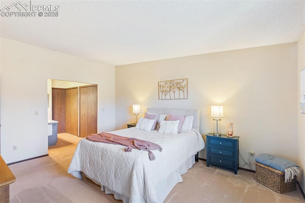 Image 16 of 47: Kitchen