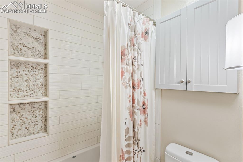 Image 18 of 47: Kitchen