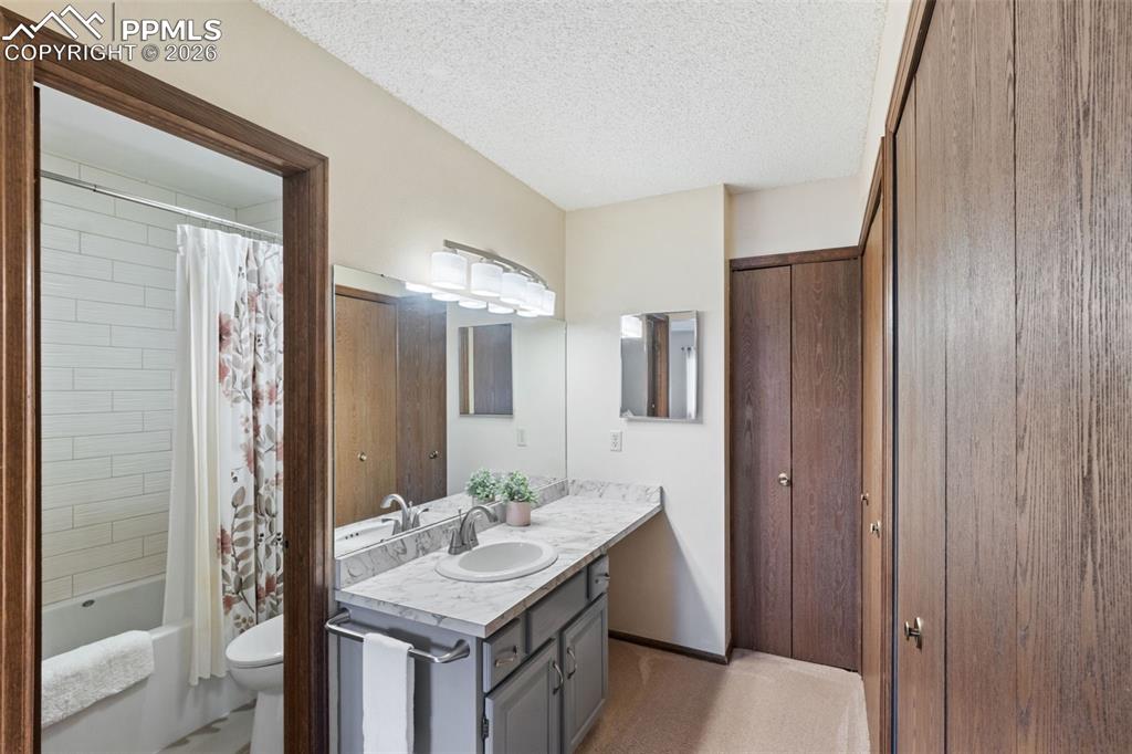 Image 19 of 47: Dining Area