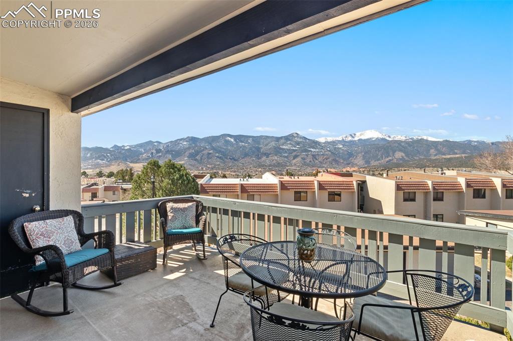 Image 26 of 47: Office