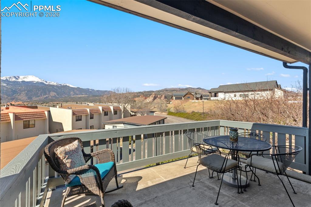 Image 27 of 47: Office