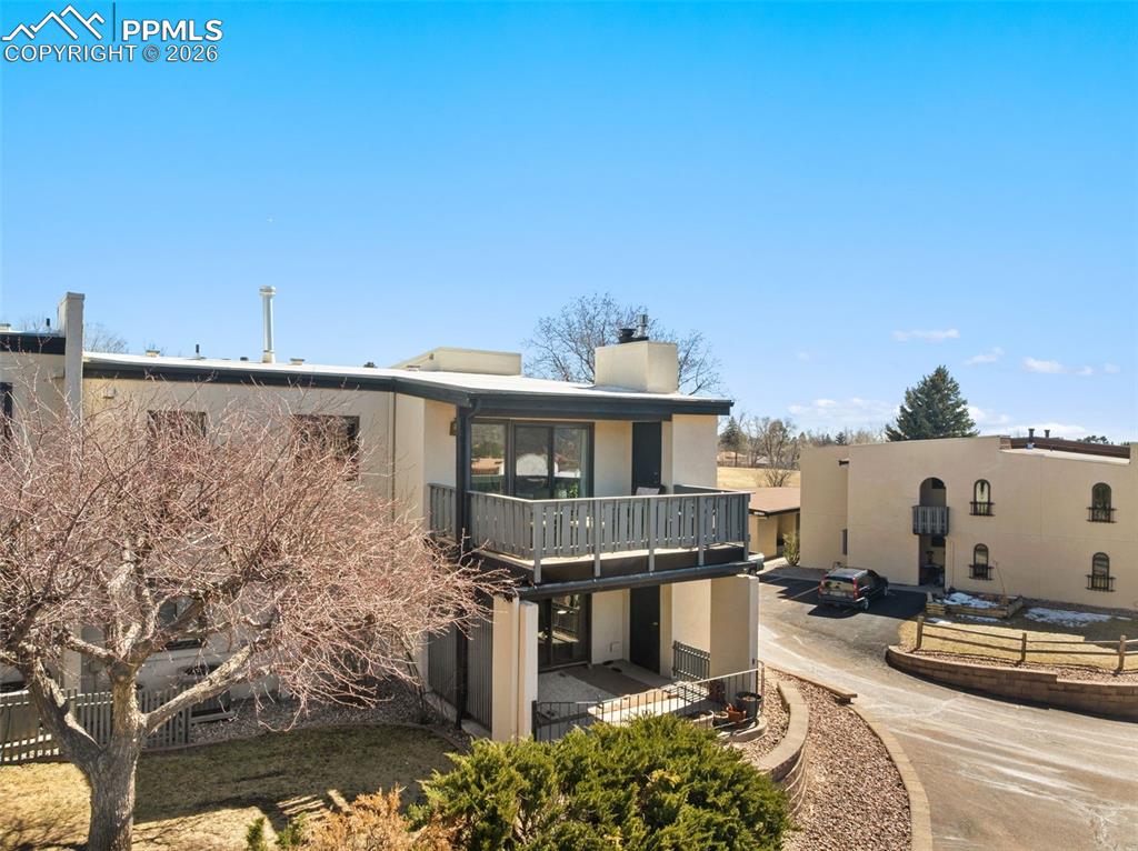 Image 32 of 47: Balcony