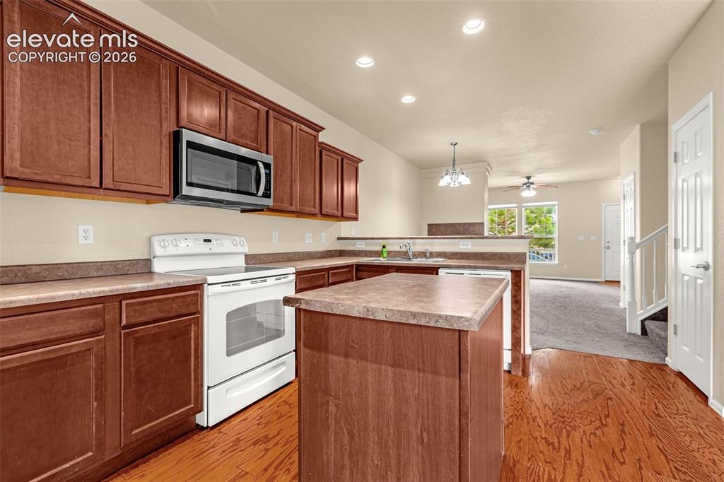 Image 10 of 39: Kitchen
