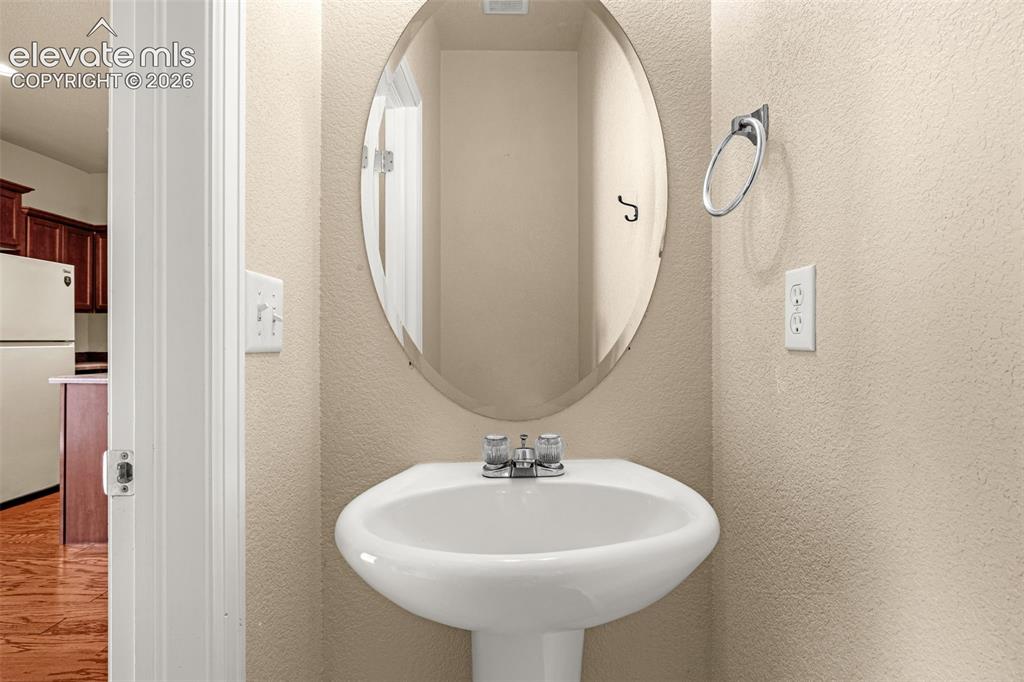 Image 15 of 39: Bathroom