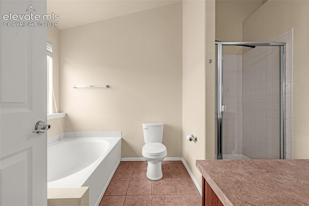 Image 18 of 39: Bathroom