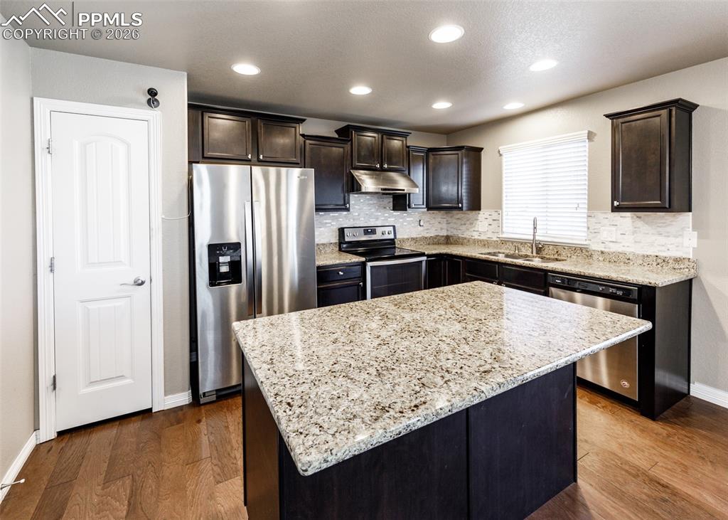 Image 10 of 37: Kitchen