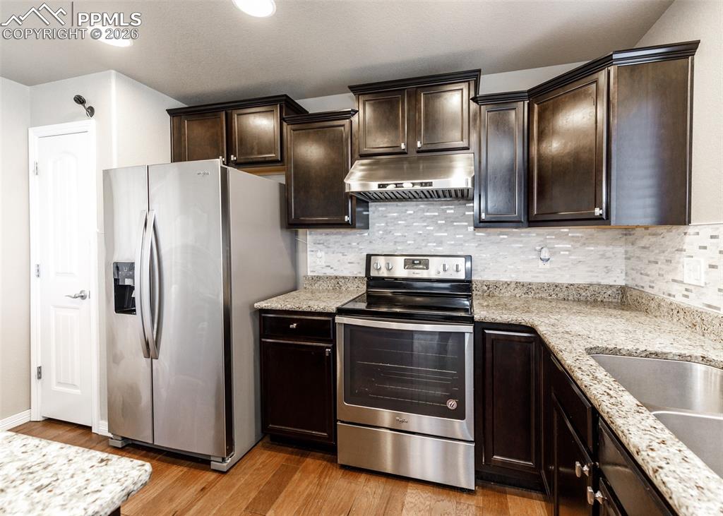 Image 11 of 37: Kitchen