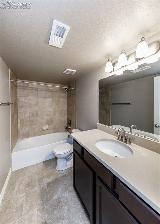 Image 21 of 37: Bathroom