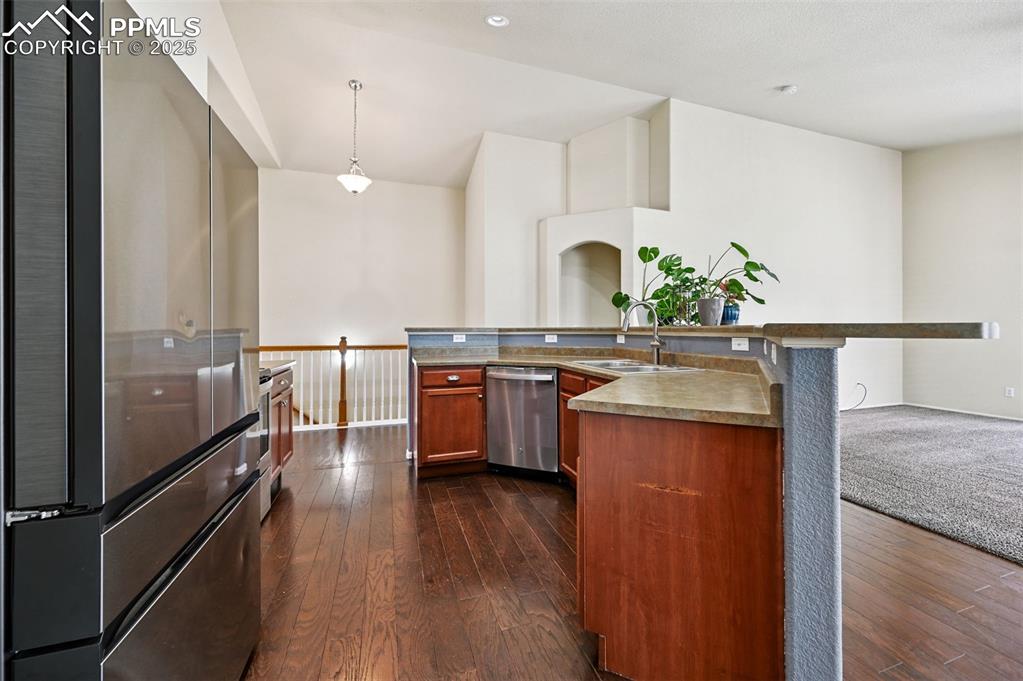 Image 10 of 35: Kitchen
