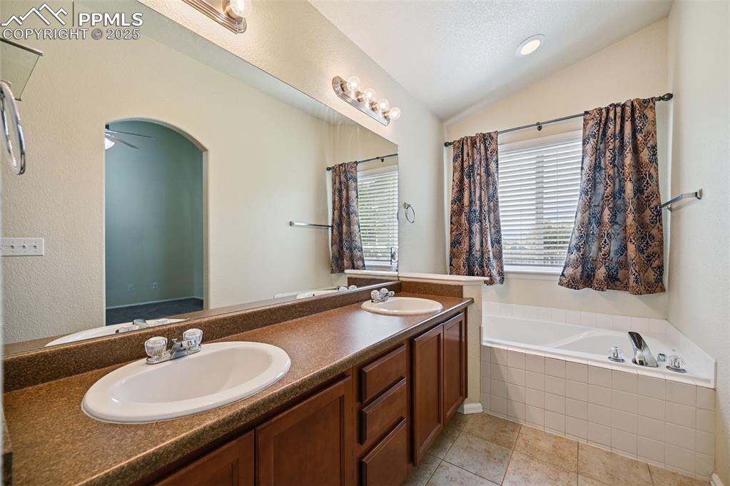 Image 15 of 35: Bathroom