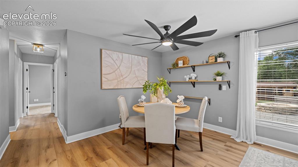 Image 12 of 45: Dining Area