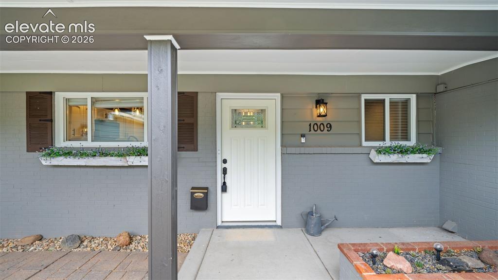 Image 4 of 45: Entry