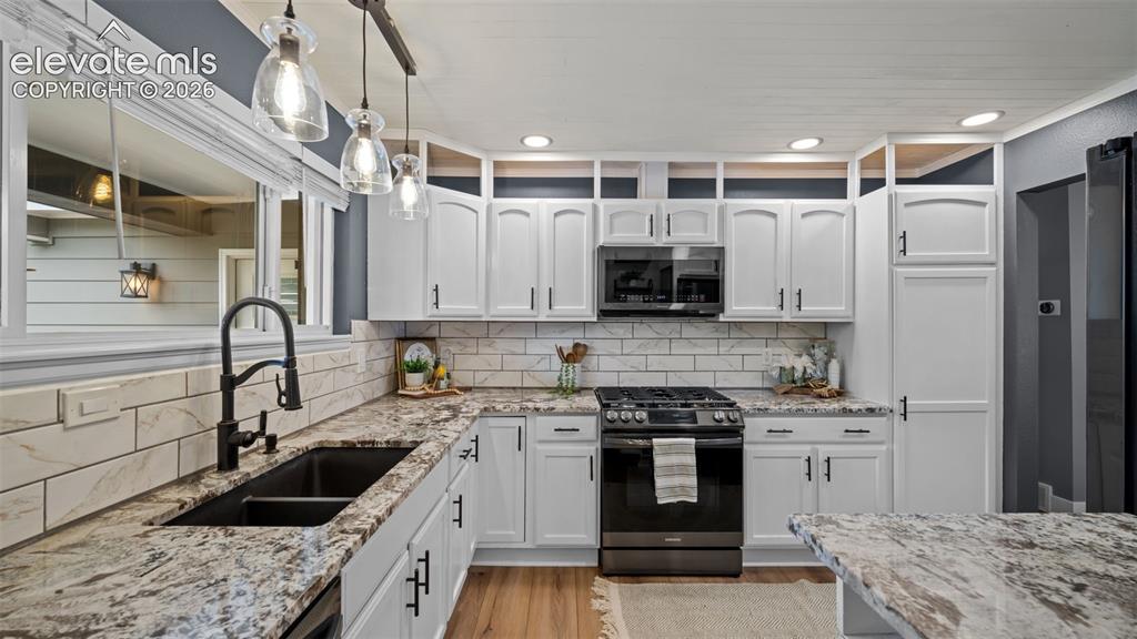 Image 6 of 45: Kitchen