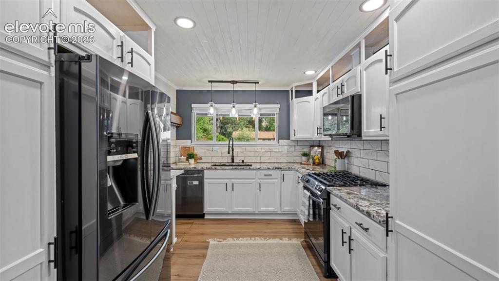 Image 7 of 45: Kitchen