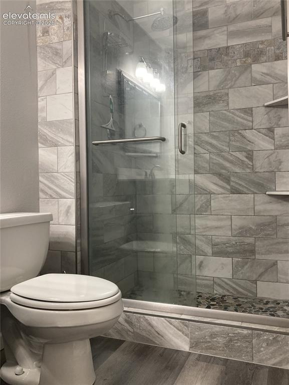 Image 12 of 15: Second bathroom shower