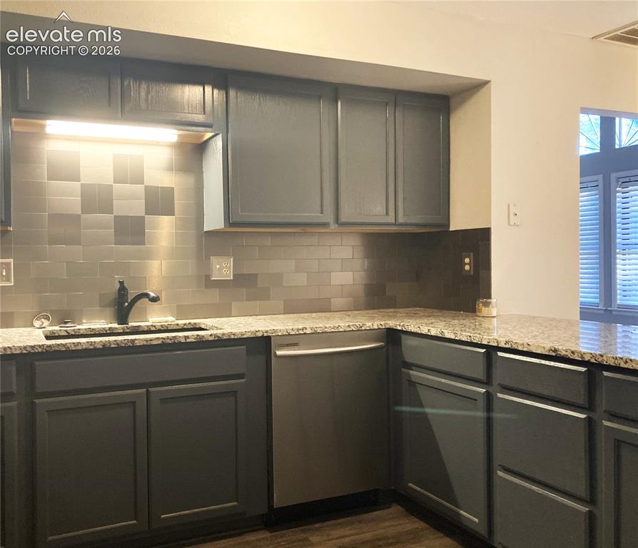 Image 4 of 15: Kitchen
