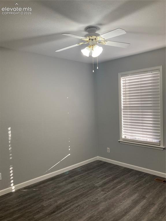 Image 9 of 15: Master bedroom