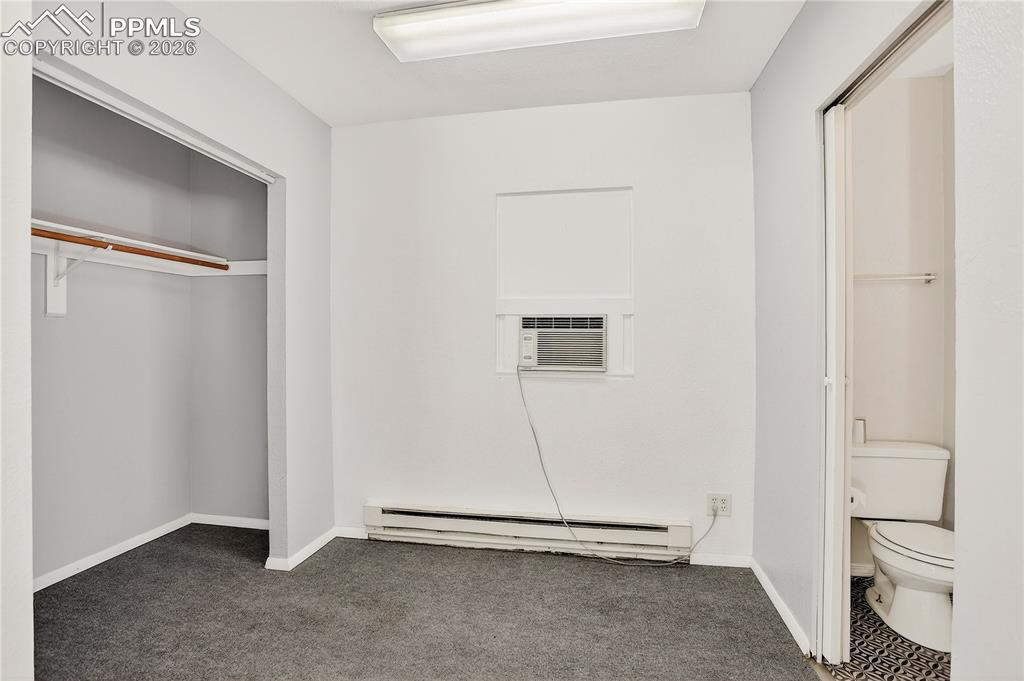 Image 6 of 11: Unit bedroom