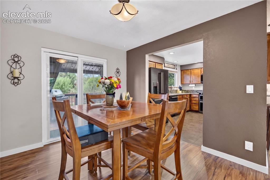 Image 11 of 29: Dining Area