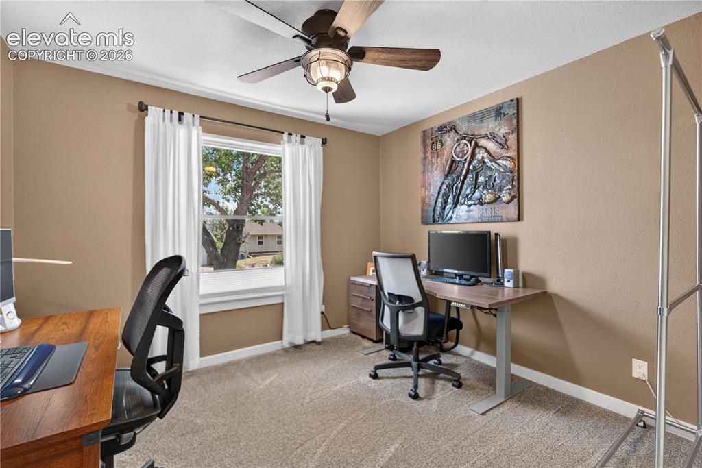 Image 17 of 29: Office