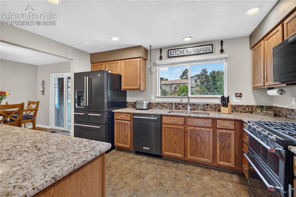 Image 9 of 29: Kitchen