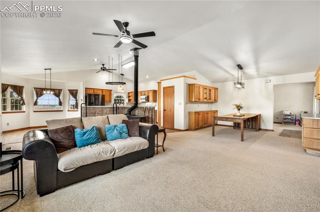 Image 10 of 50: Entry