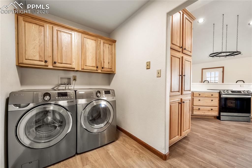 Image 15 of 50: Living Room