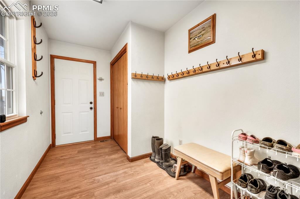 Image 16 of 50: Dining Area