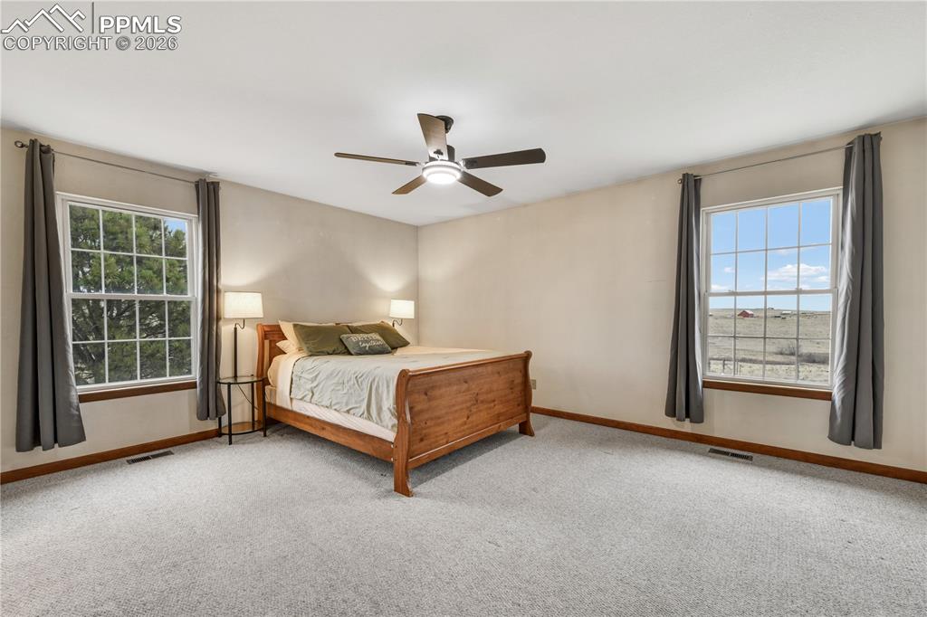 Image 19 of 50: Laundry