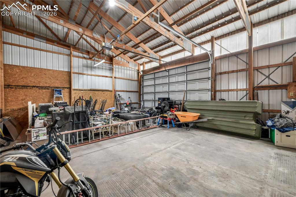 Image 36 of 50: Yard