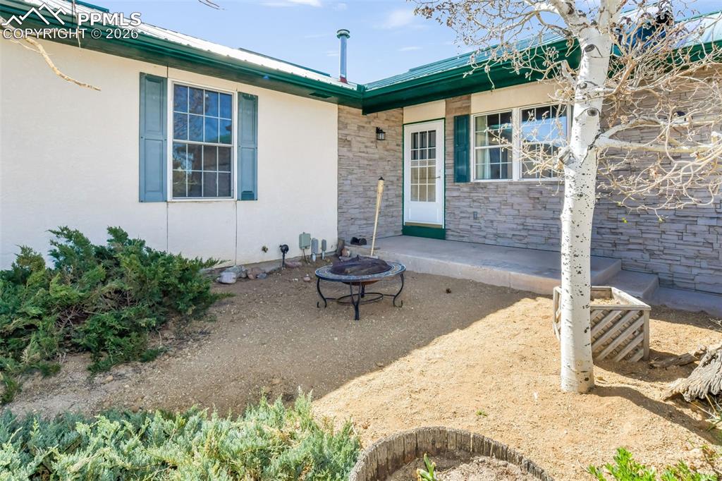 Image 38 of 50: Stable