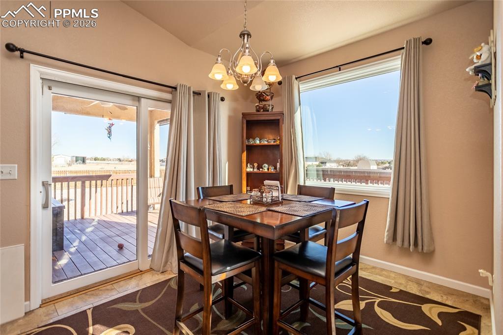 Image 10 of 50: Dining Area