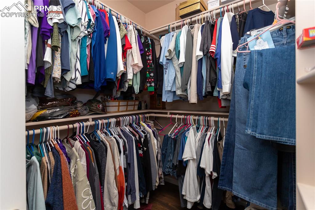 Image 20 of 50: Closet