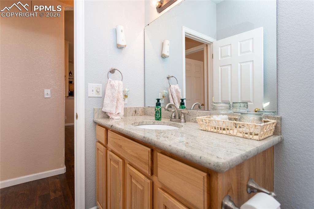 Image 25 of 50: Bathroom