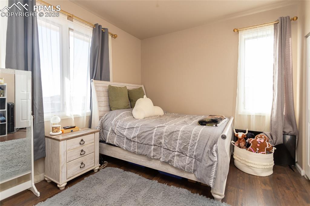 Image 26 of 50: Bedroom