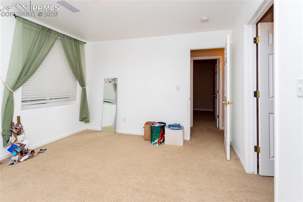 Image 33 of 50: Bedroom