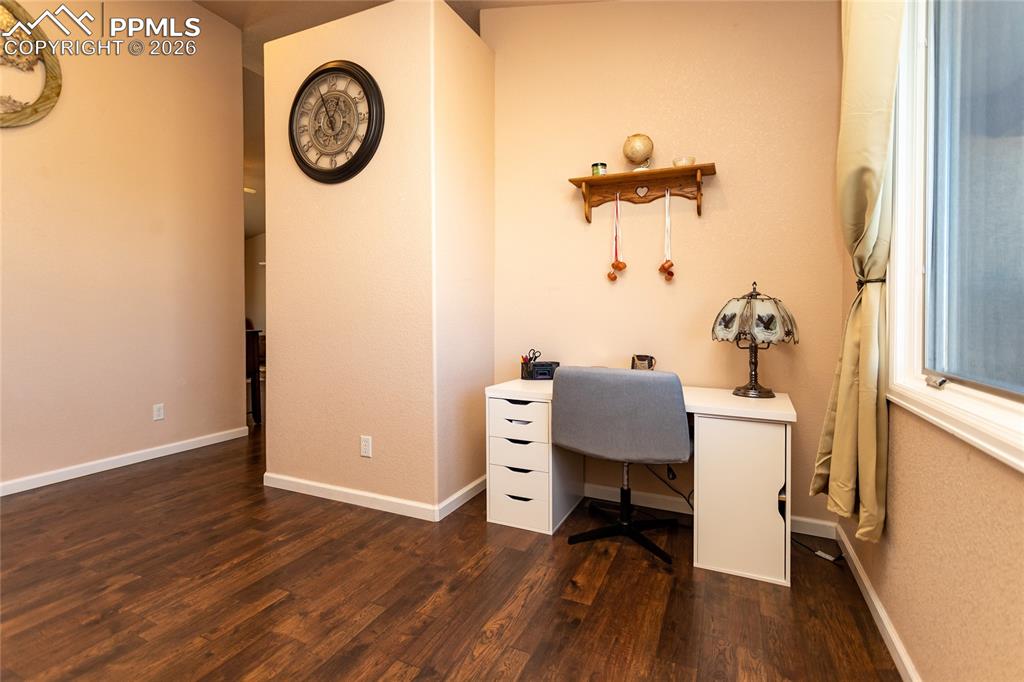 Image 5 of 50: Flex space for an office or dining room