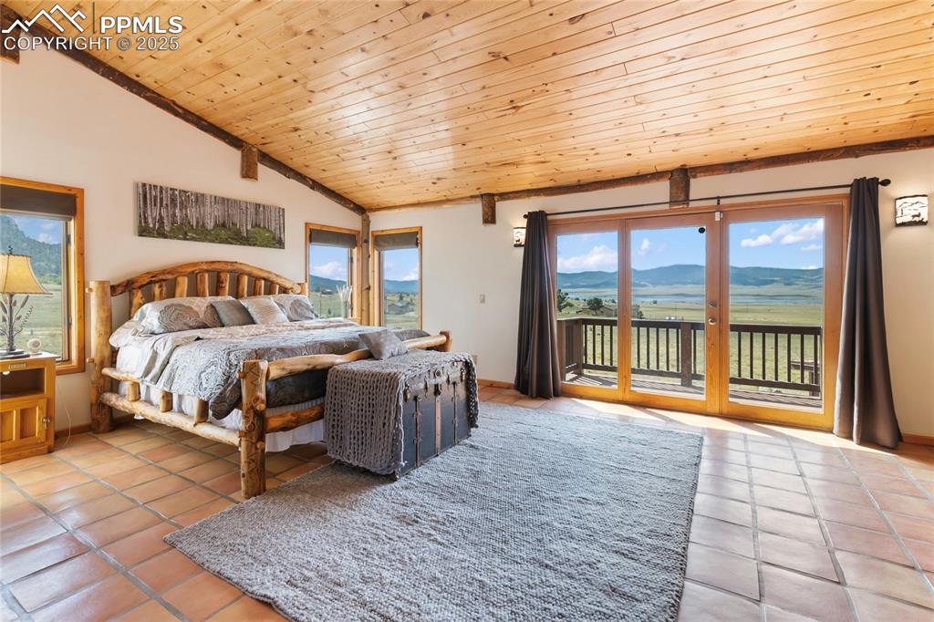 Image 19 of 48: Bedroom