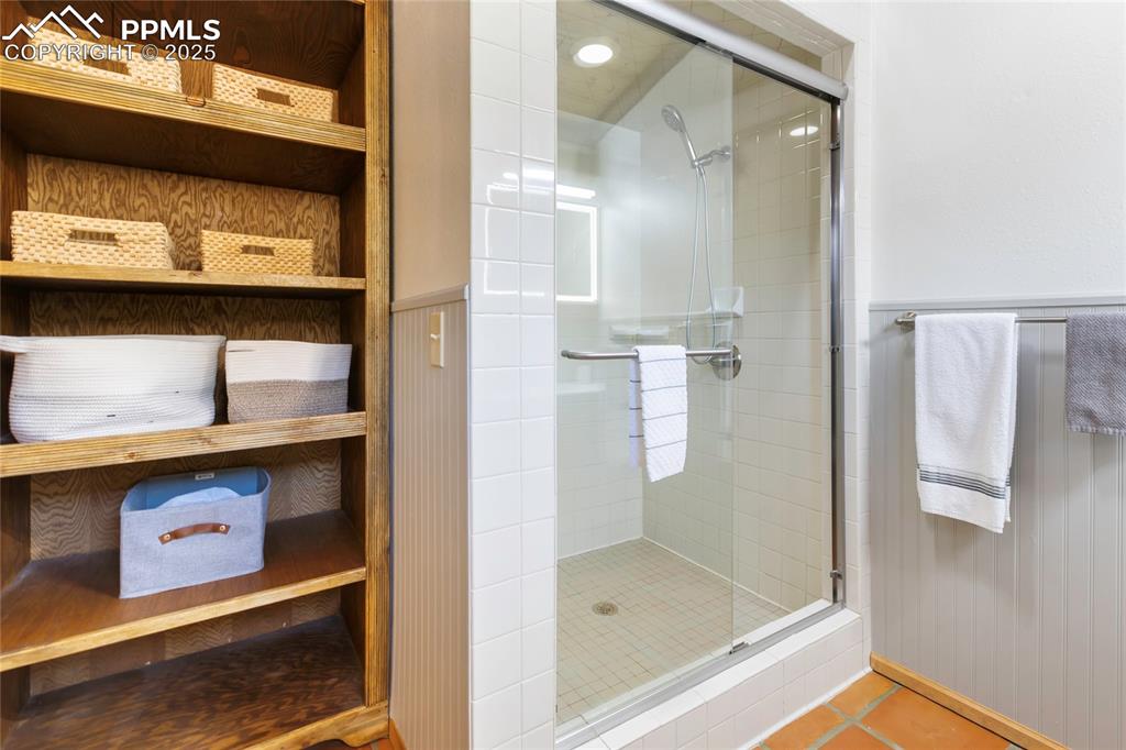 Image 21 of 48: Linen storage and shower